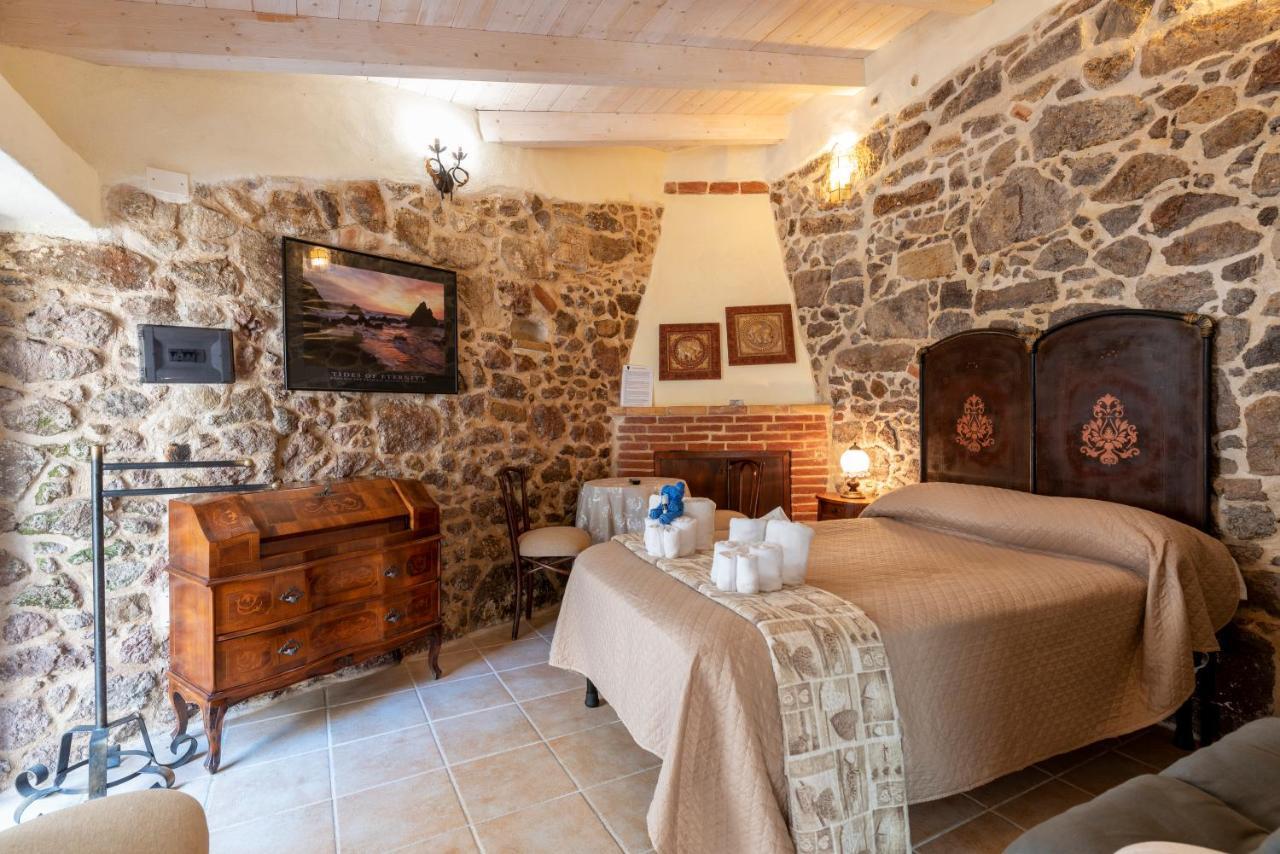 Domo Sa Barra Bed and Breakfast SantʼAntìoco Buitenkant foto