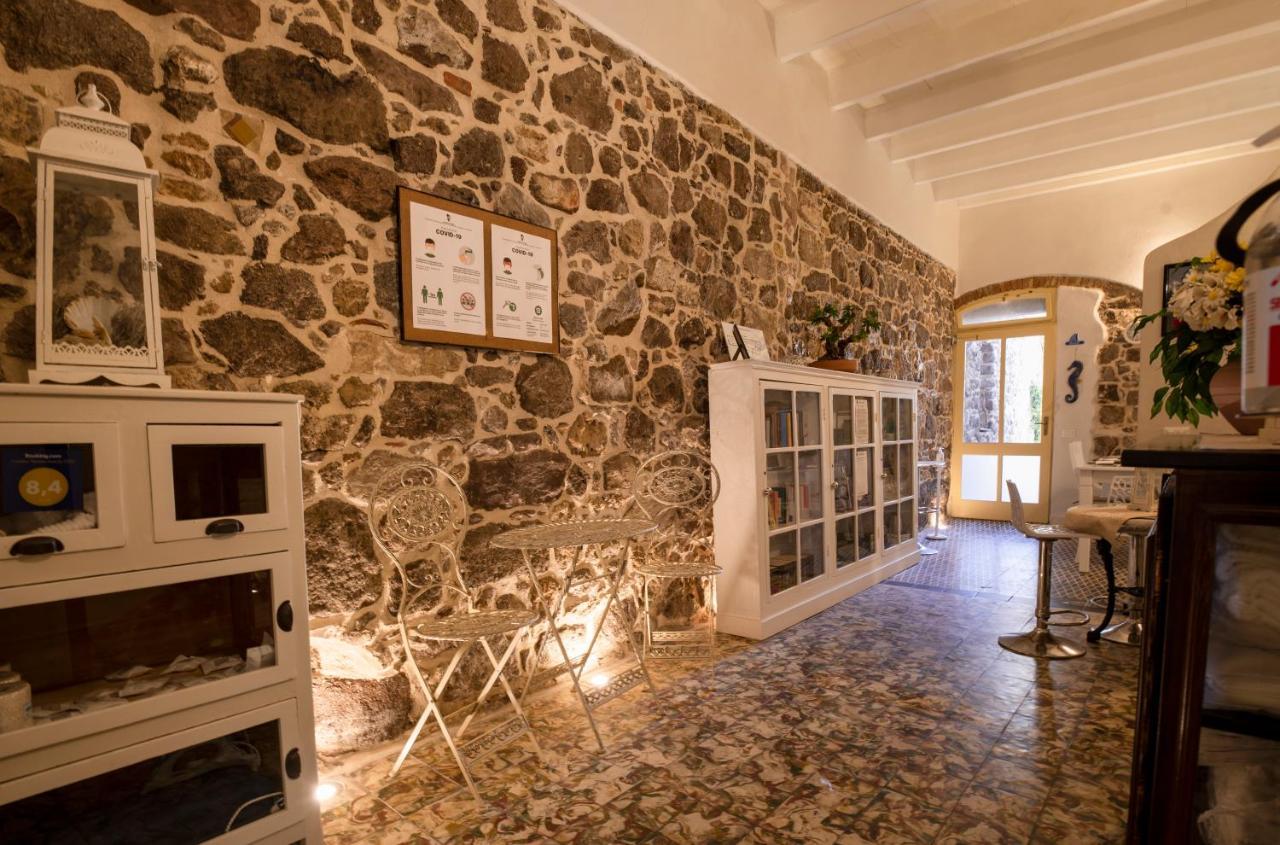 Domo Sa Barra Bed and Breakfast SantʼAntìoco Buitenkant foto
