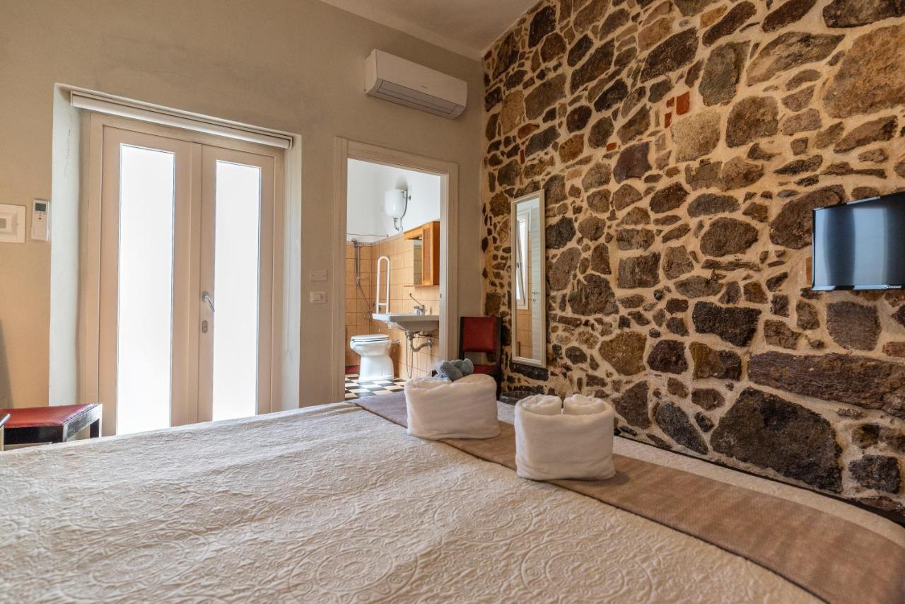 Domo Sa Barra Bed and Breakfast SantʼAntìoco Buitenkant foto