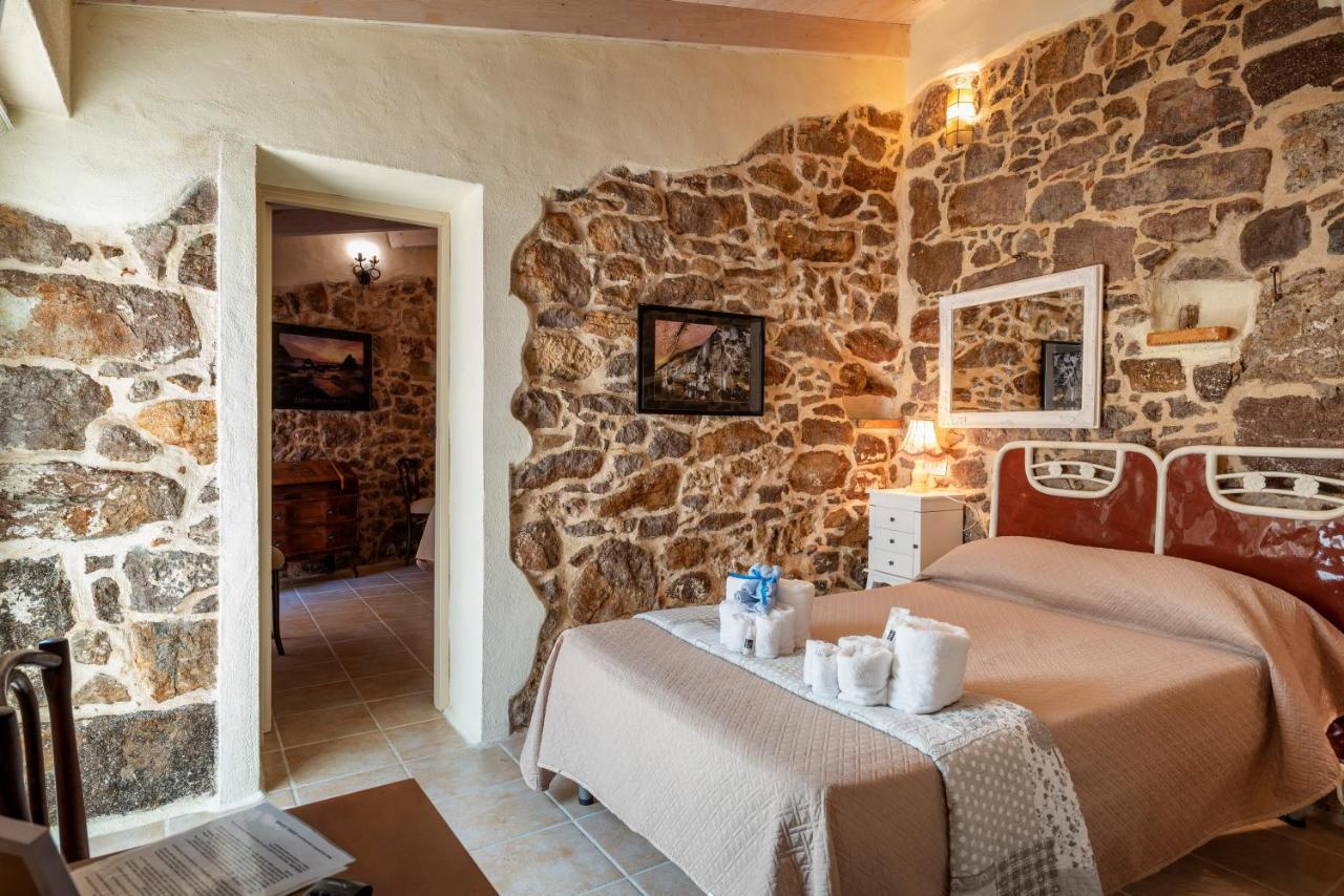Domo Sa Barra Bed and Breakfast SantʼAntìoco Buitenkant foto