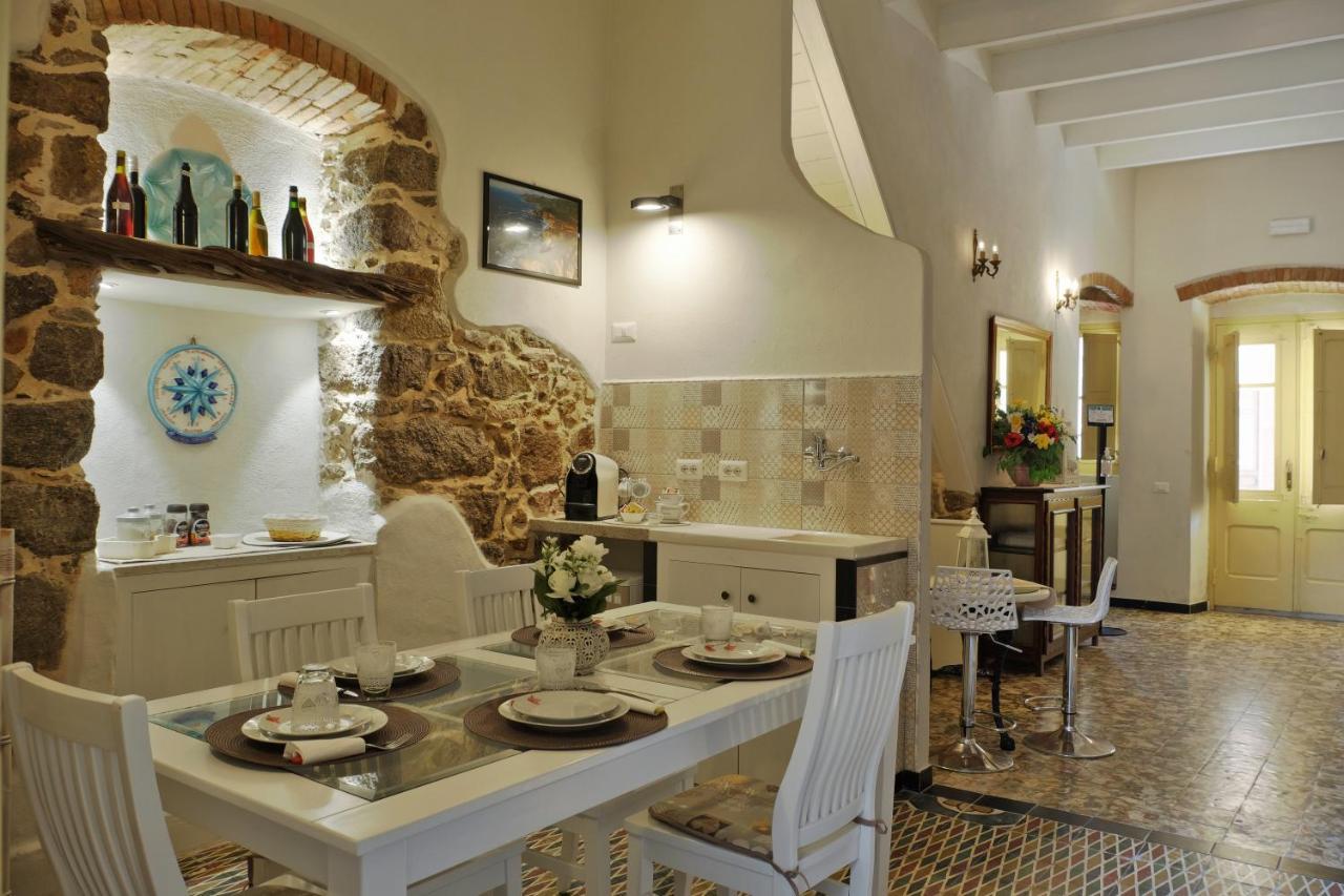 Domo Sa Barra Bed and Breakfast SantʼAntìoco Buitenkant foto
