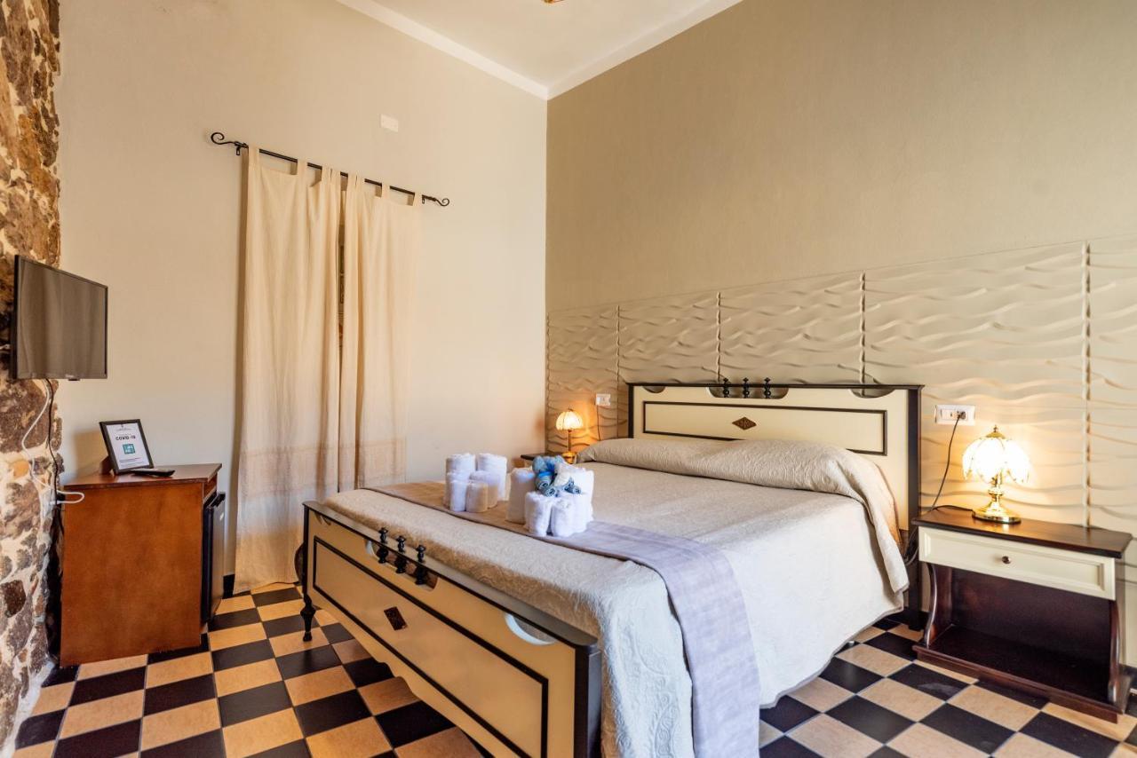 Domo Sa Barra Bed and Breakfast SantʼAntìoco Buitenkant foto