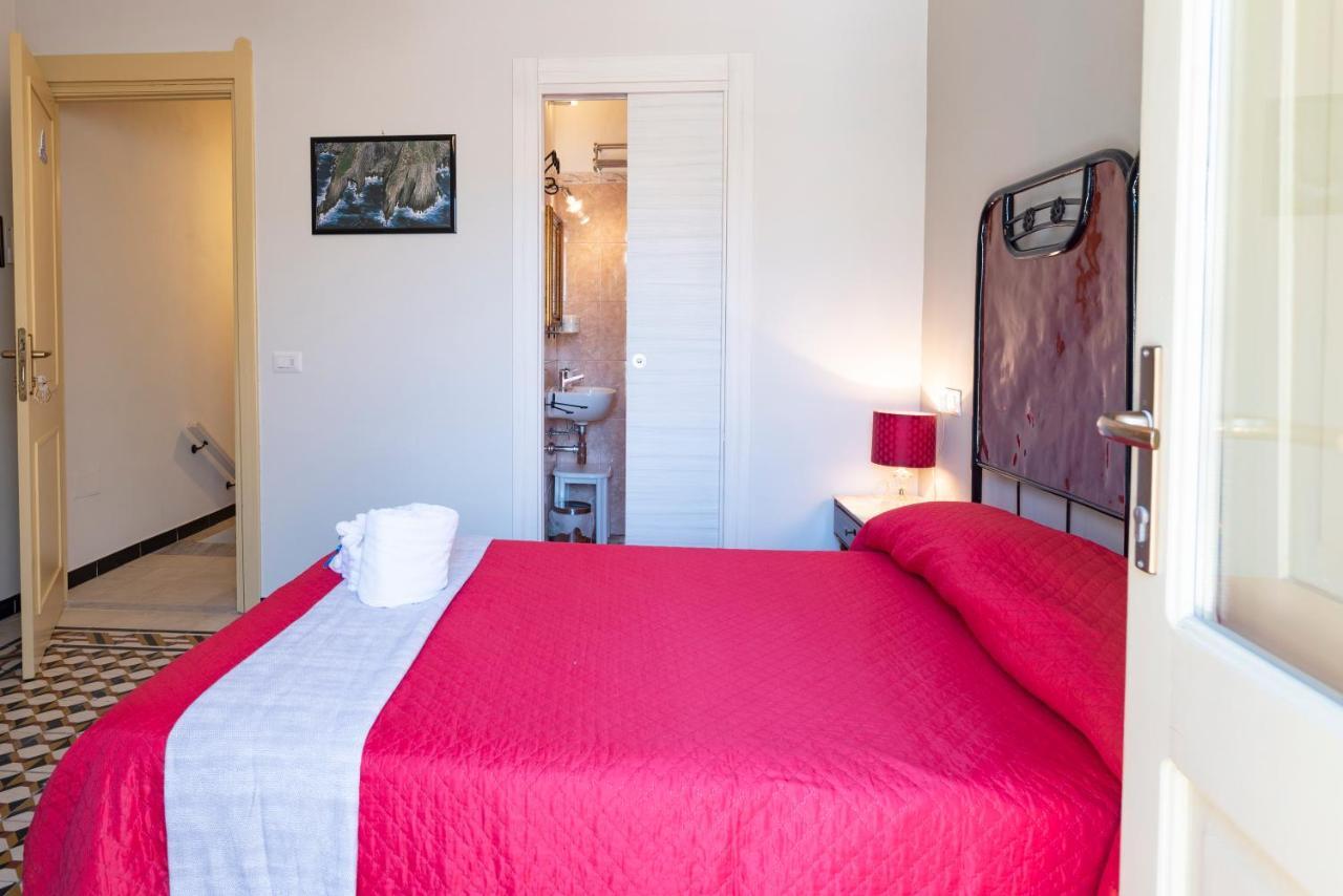 Domo Sa Barra Bed and Breakfast SantʼAntìoco Buitenkant foto